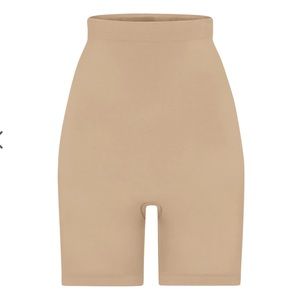 NWOT SKIMS SEAMLESS SCULPT HIGH-WAISTED ABOVE THE KNEE SHORT CLAY XSMALL